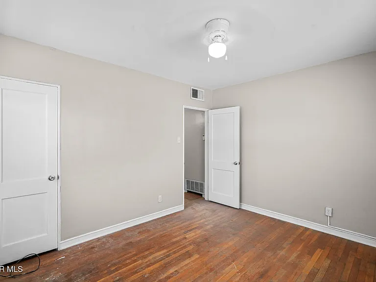3125 Van Buren Ave — Photo 22