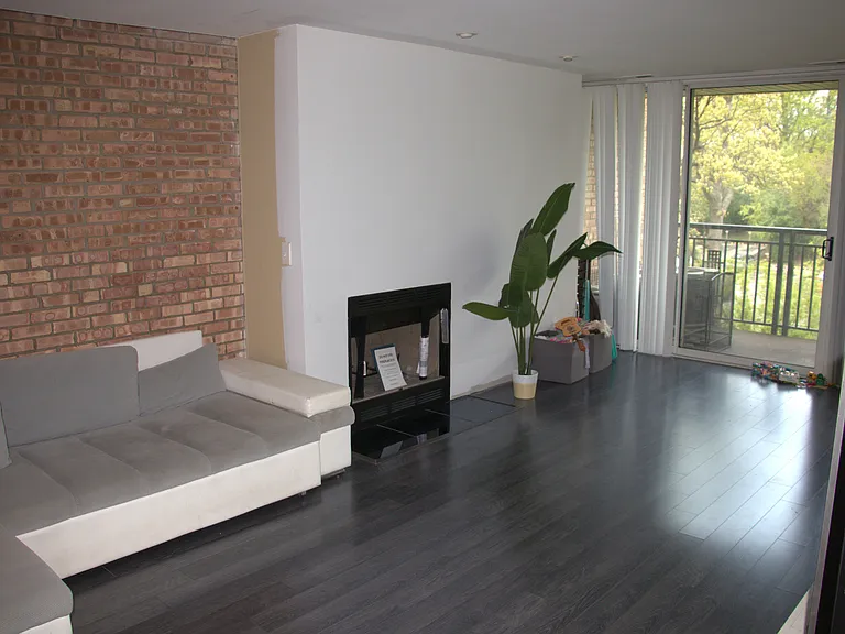 6000 Oakwood Dr #4D — Photo 3