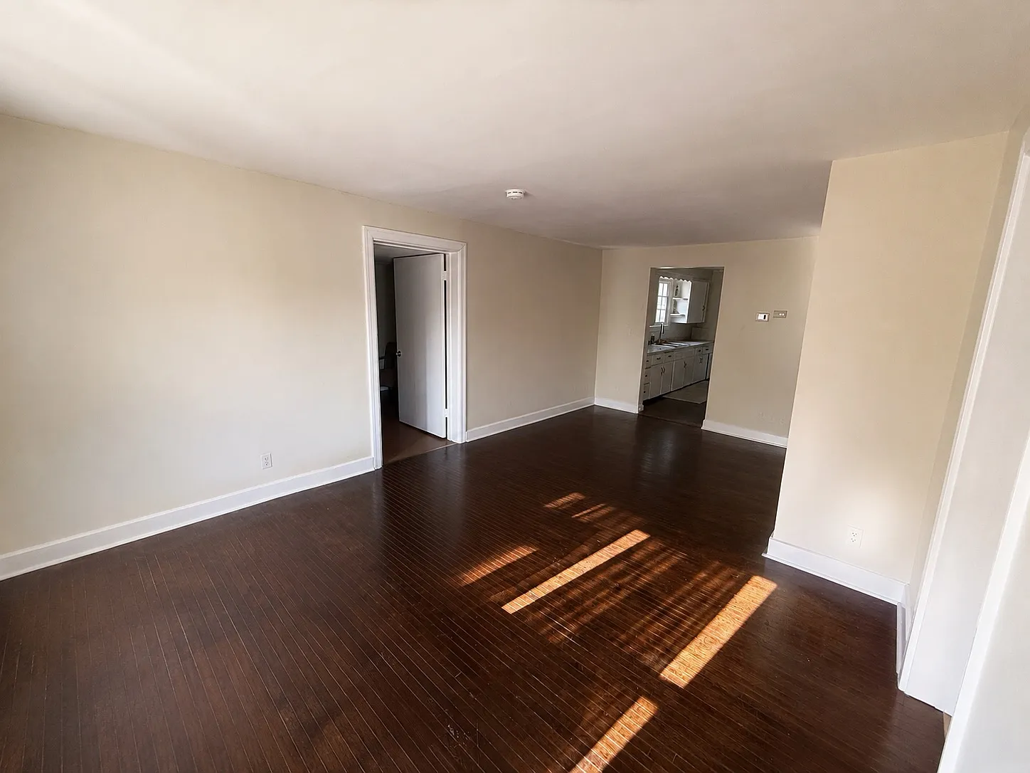1 bed, $1,000 — Photo 1