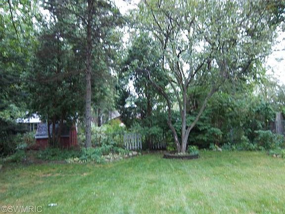 5th image of 1415 Lakeway Ave