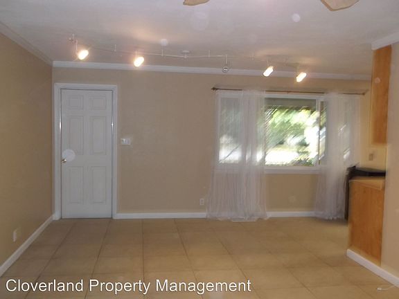 5th image of 223 Warrington Ave