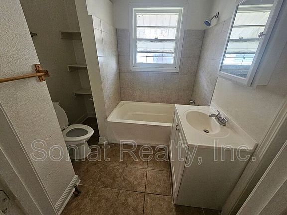 4th image of 3506 Live Oak St