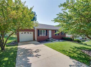 4905 W Hill Dr, Godfrey, IL 62035