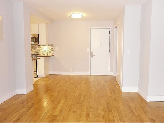 3rd image of 301 E 47th St APT 9G