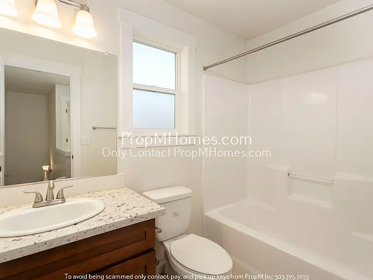 7726 SE Washington St — Photo 10