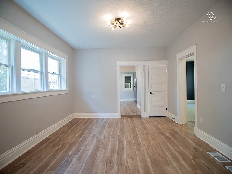 120 N Drury Ave — Photo 16