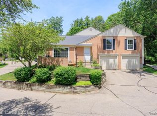 1534 Hidden Valley Ln, Rochester, MI 48306
