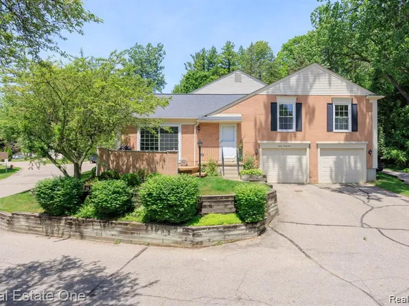 1534 Hidden Valley Ln, Rochester, MI 48306