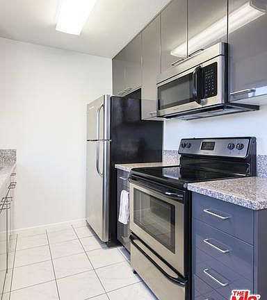 2nd image of 964 Larrabee St APT 204