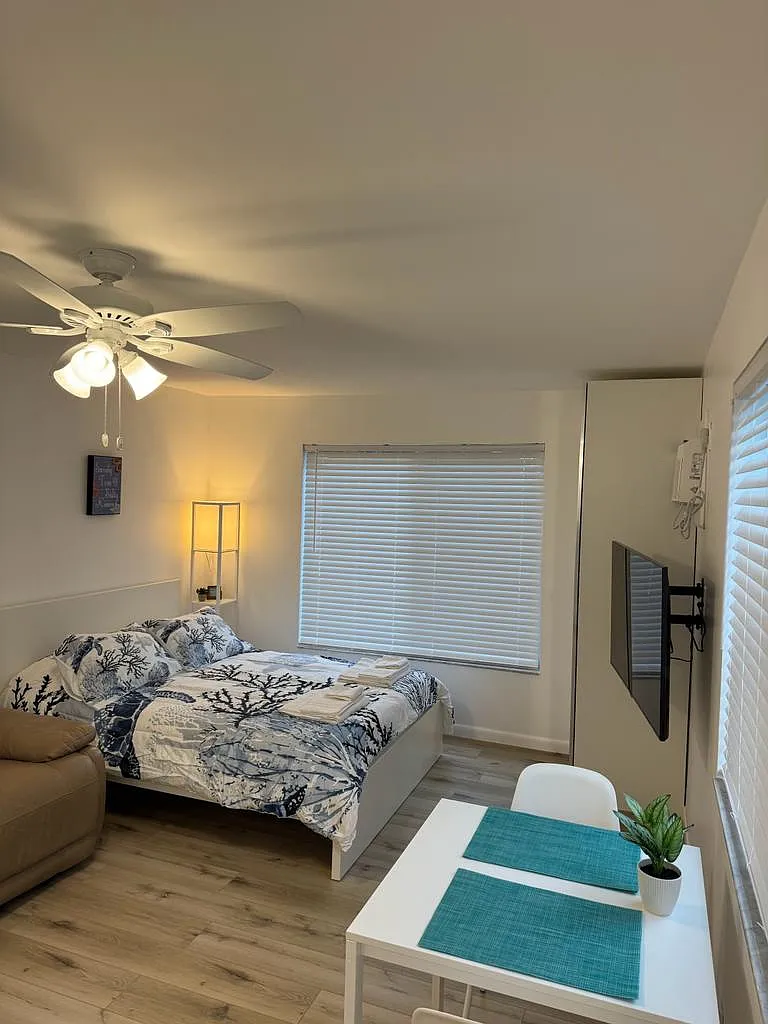 Studio, 330 sqft, $1,800 — Photo 1