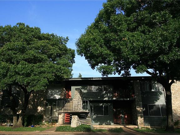 2nd image of 1304 Mariposa Dr APT 115