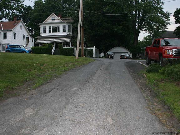 4th image of 2 Clermont Ln