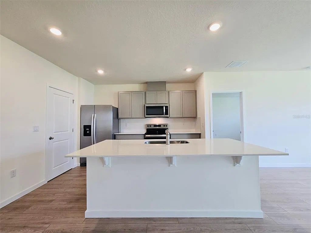 3 bed, 2.0 bath, 1672 sqft, $2,500 — Photo 4