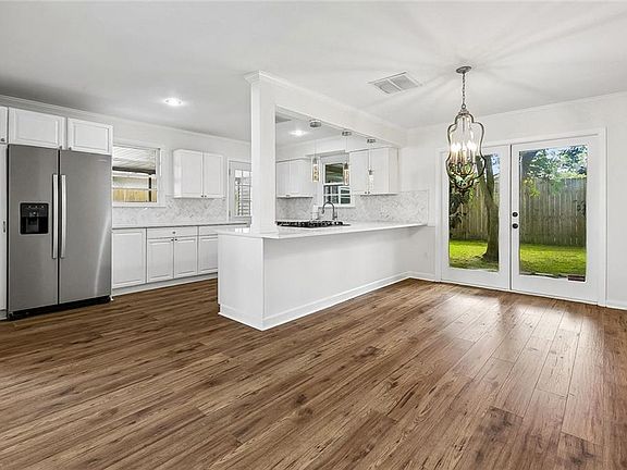 5th image of 513 Shirmaine Ln