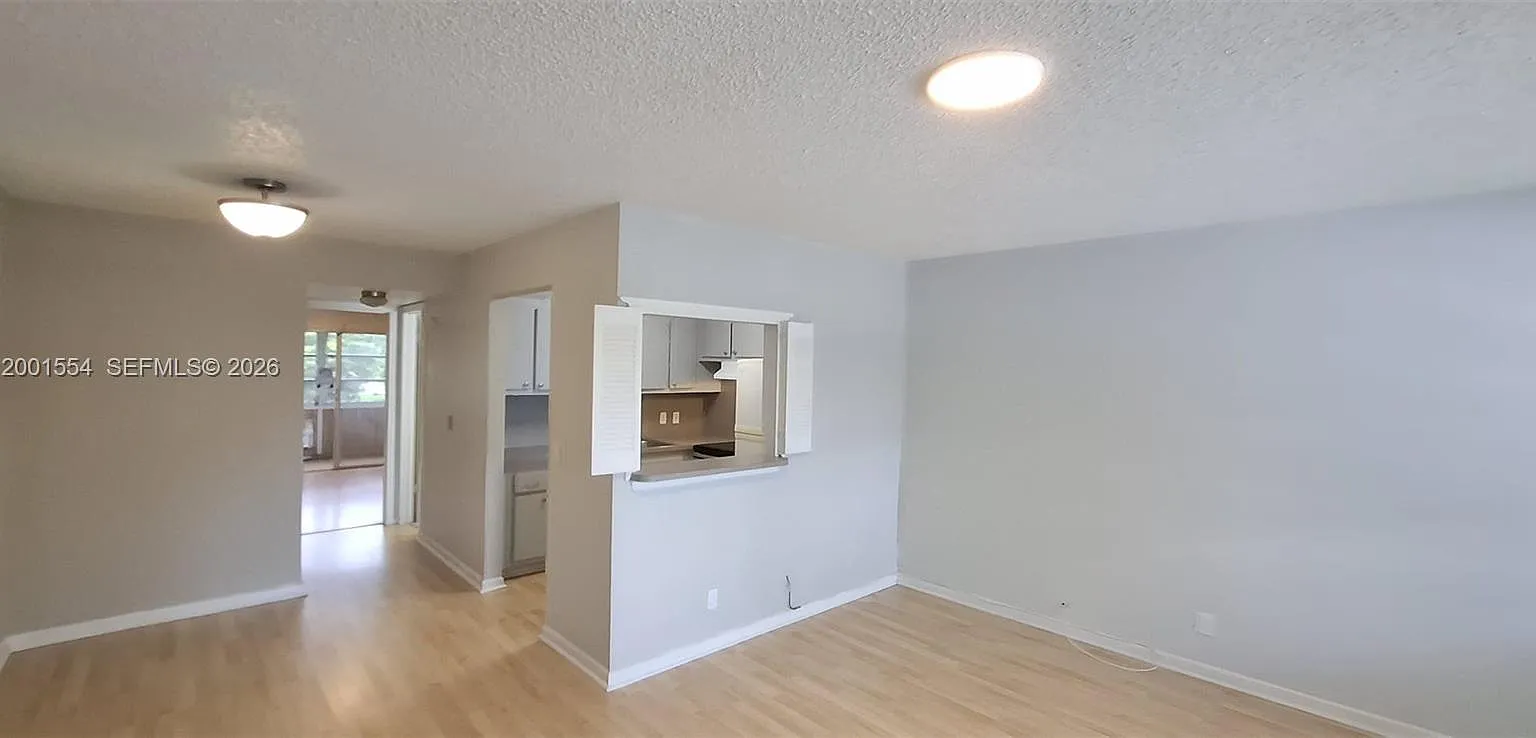 Northampton Condos — Photo 3