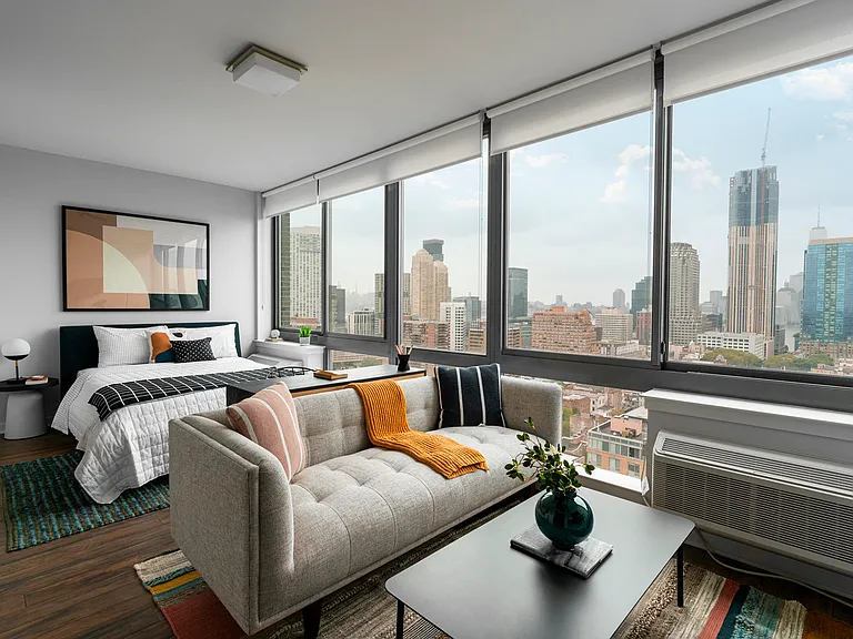 235 Grand — Photo 30