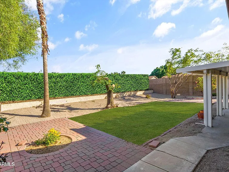 2735 N Diego Cir — Photo 31