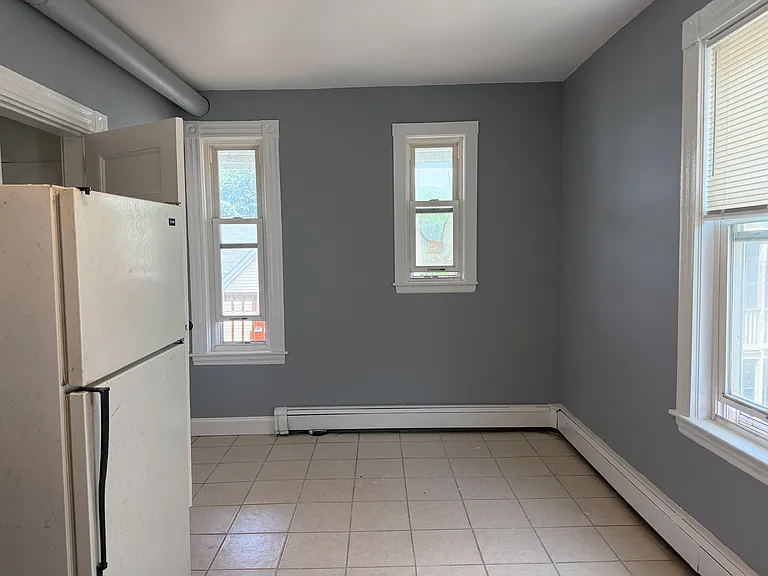 252 E Cottage St — Photo 6