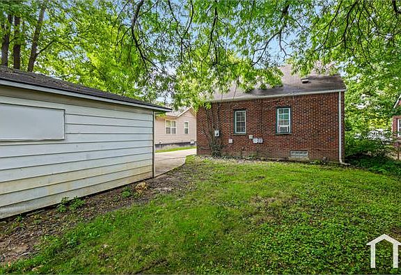 2nd image of 20697 Washtenaw St