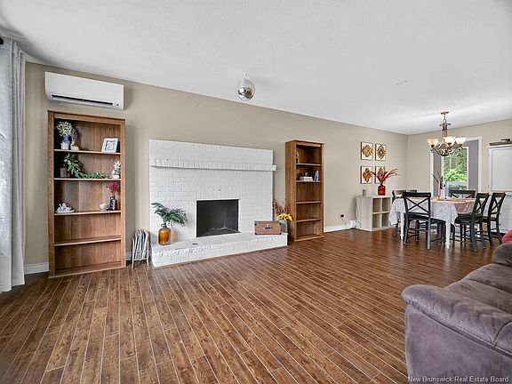 3rd image of 121 Cherrylawn Dr