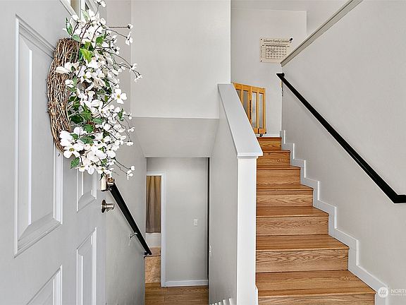 3rd image of 20410 119th Street E