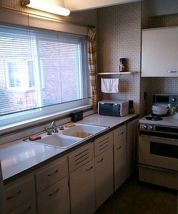 2nd image of 6163 N Wolcott Ave APT 1B