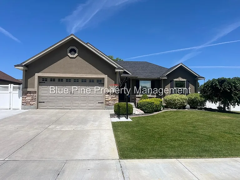 340 Chateau Dr #1 — Photo 1