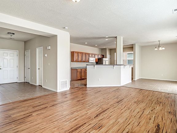 5th image of 10008 Mogollon Dr NW