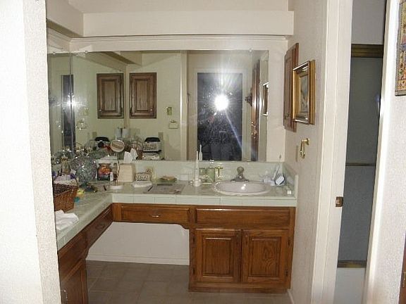 2nd image of 1127 Oakcrest Dr