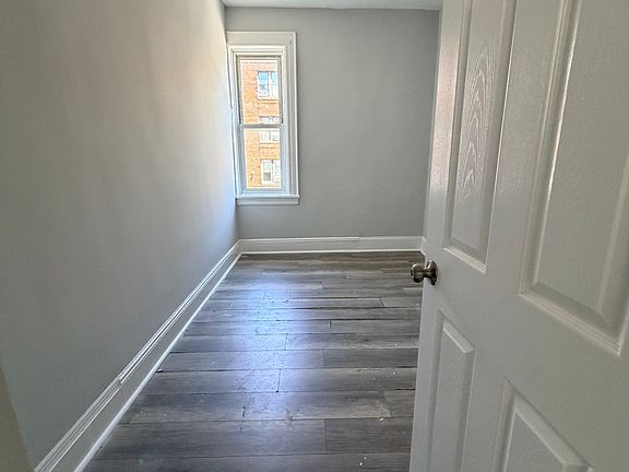2nd image of 410 10th Ave #1L