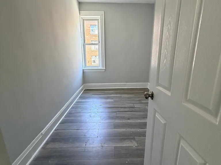 410 10th Ave #1L — Photo 2