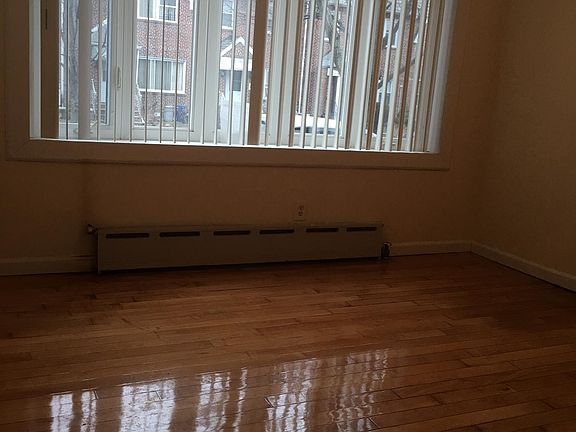 3rd image of 16126 84th Avenue # Fl 1