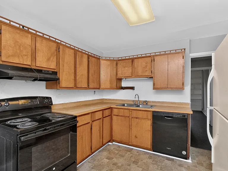 2423 Underwood St — Photo 4