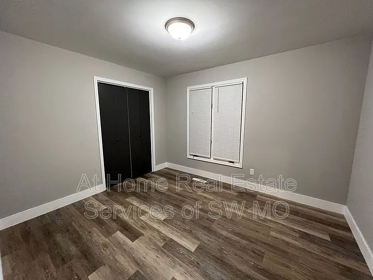 738 E Powell St — Photo 17