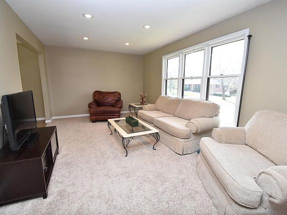 3rd image of 4818 Brookview Dr