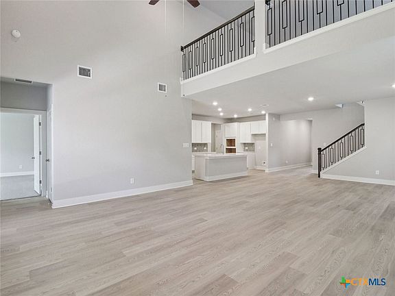3rd image of 3913 Zinnia Way