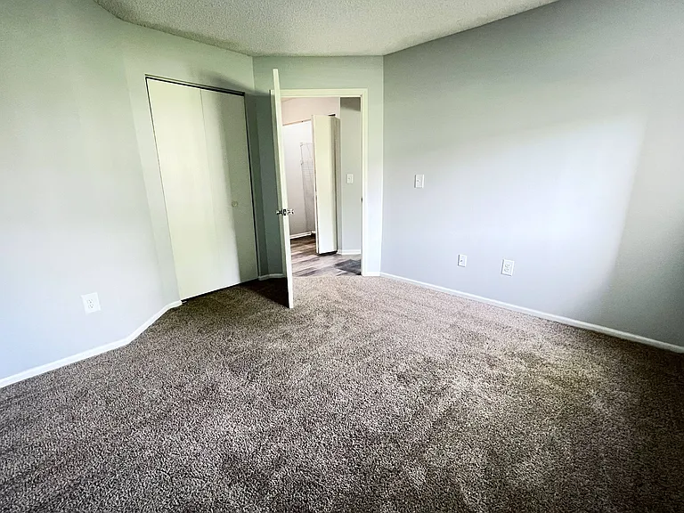 Eagle Crest Apartments — Photo 39