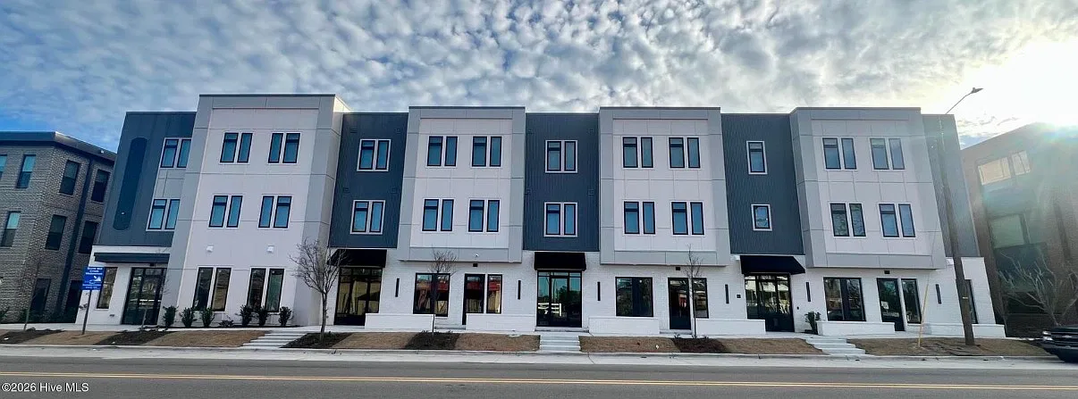 1108 Castle St — Photo 1