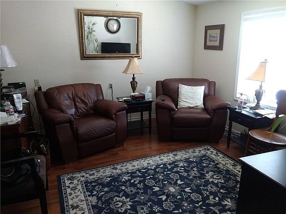 4th image of 6622 Onyx Dr N