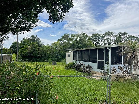 3rd image of 1924 Sunny Palm Dr
