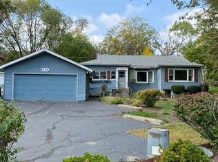 113 Hawthorne Rd, Lake In The Hills, IL 60156