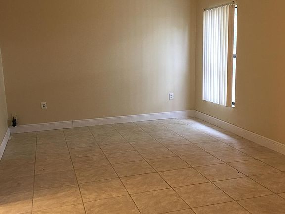 5th image of 752 Caribou Dr