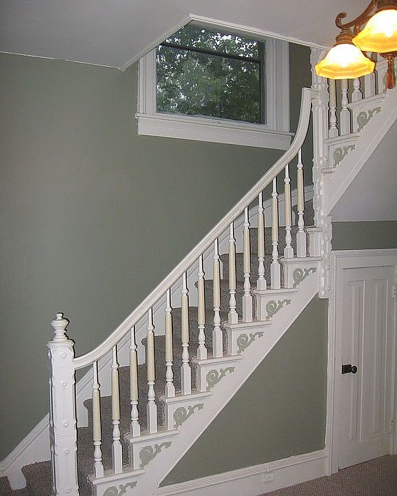 Staircase/Foyer