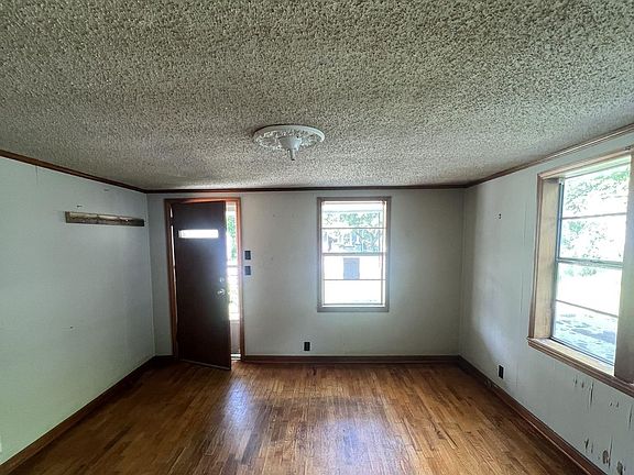3rd image of 408 Truman St
