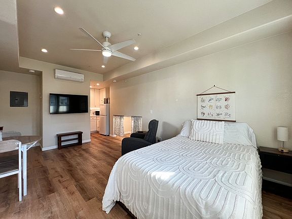4th image of 22 Summerbrooke Cir