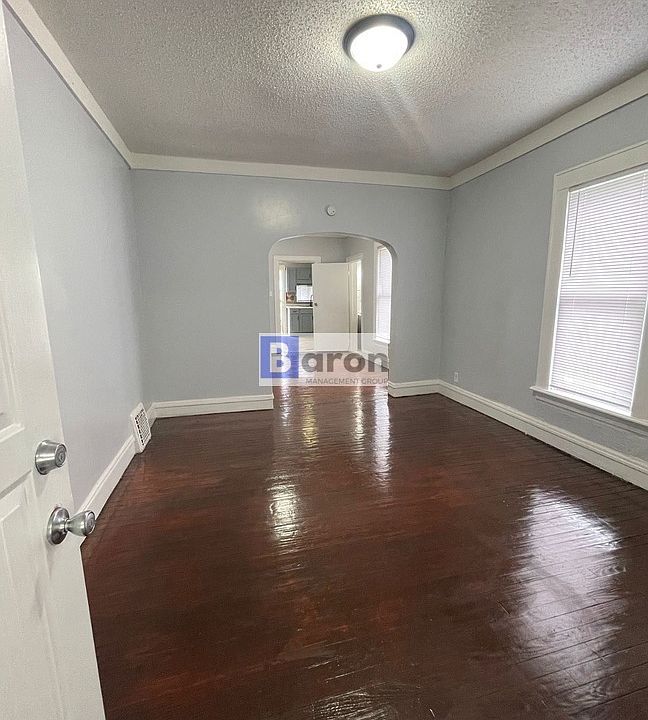 1st image of 2417 Linden Ave #1