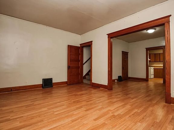 3rd image of 427 W 16th St #427