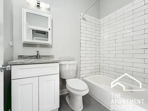 4th image of 1464 W Erie St #1R