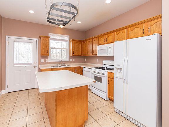 3rd image of 34 Union Chapel Rd APT 11