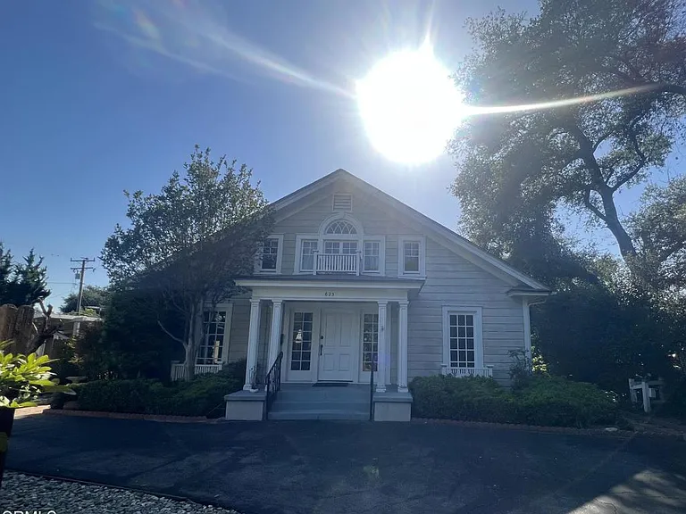 623 Charter Oak St — Photo 1
